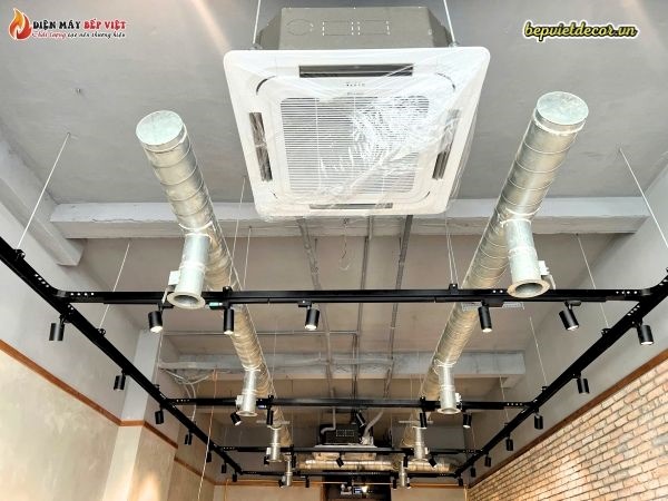 Tuy cồng kềnh, hệ thống hút dương lại tạo nên vẻ ngoài đặc trưng cho nhà hàng nướng