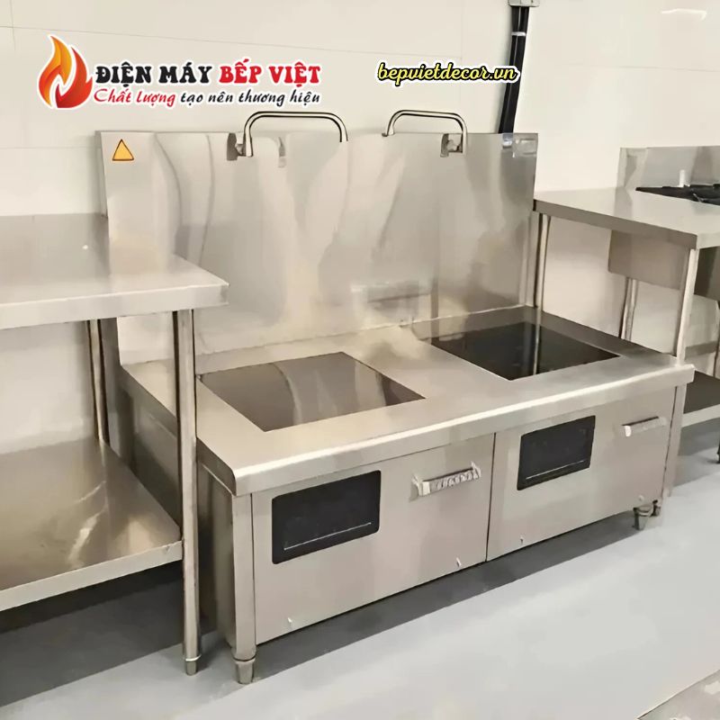 Mẫu bếp từ công nghiệp mặt phẳng hiện đại có nhiều vùng nấu độc lập