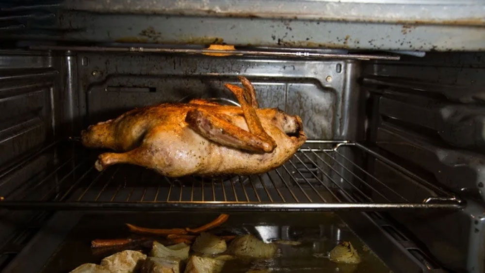 Sử dụng lò nướng dung tích từ 30L trở lên để nướng vịt quay