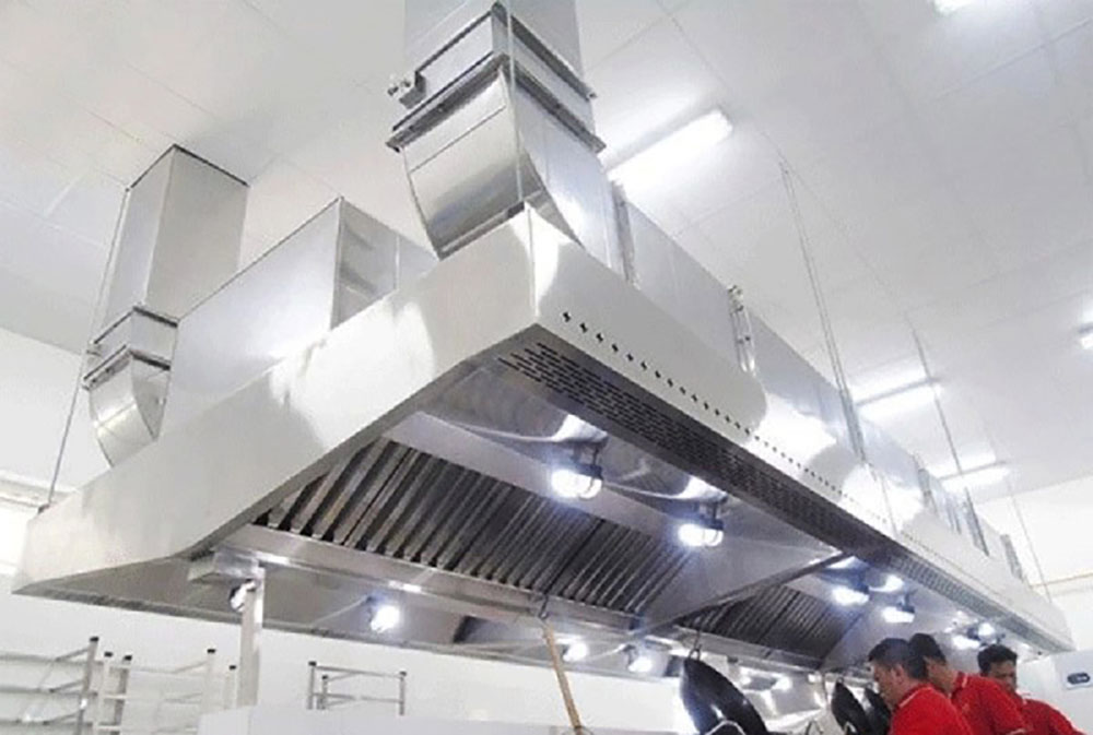 Thi công ống gió hút khói trục đứng đúng kỹ thuật giúp ngăn khói lan, đảm bảo an toàn PCCC