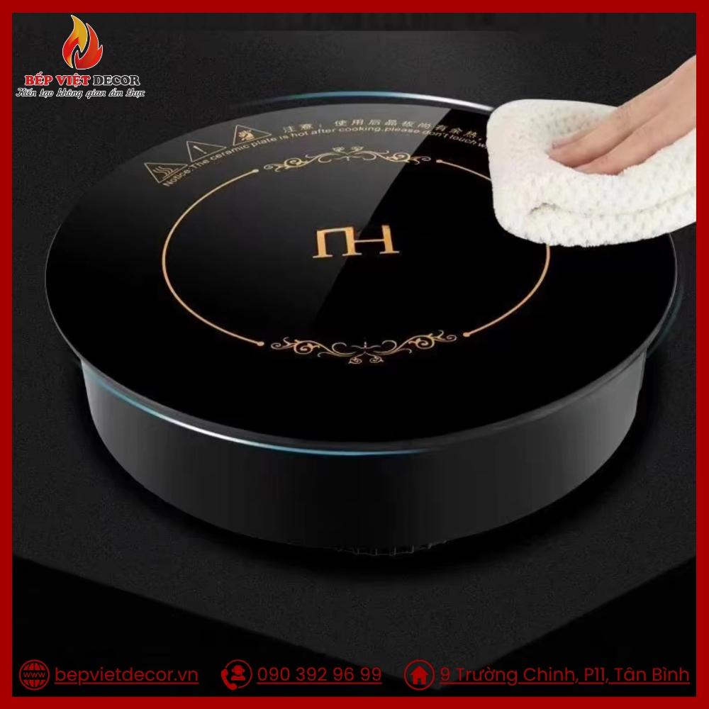 Bếp lẩu âm bàn dễ dàng vệ sinh nhờ thiết kế mặt kính phẳng