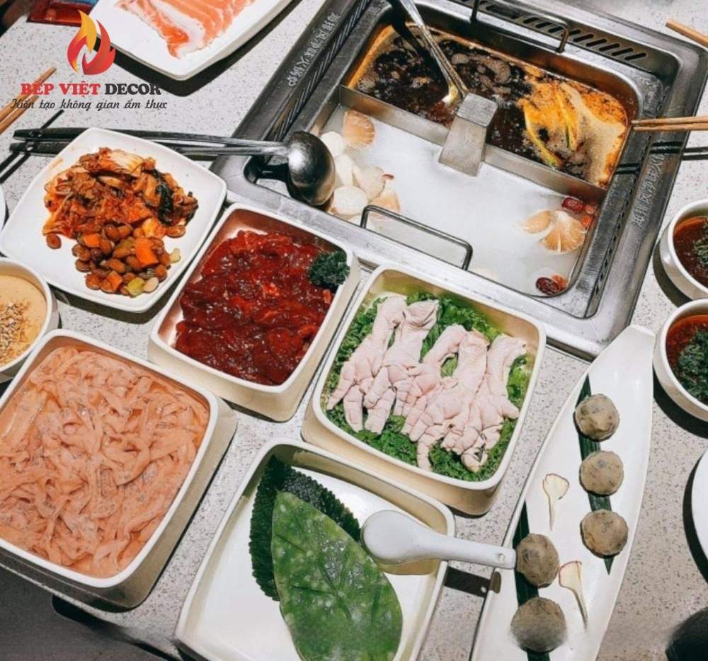 Lựa chọn hình dáng bếp lẩu âm bàn vuông  nhất đồng bộ với thiết kế bàn ghế