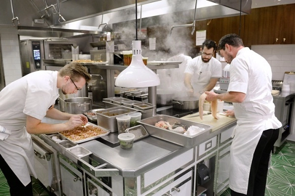 Các thiết bị bếp nhà hàng giúp công việc nấu nướng trở nên nhanh chóng, chuyên nghiệp